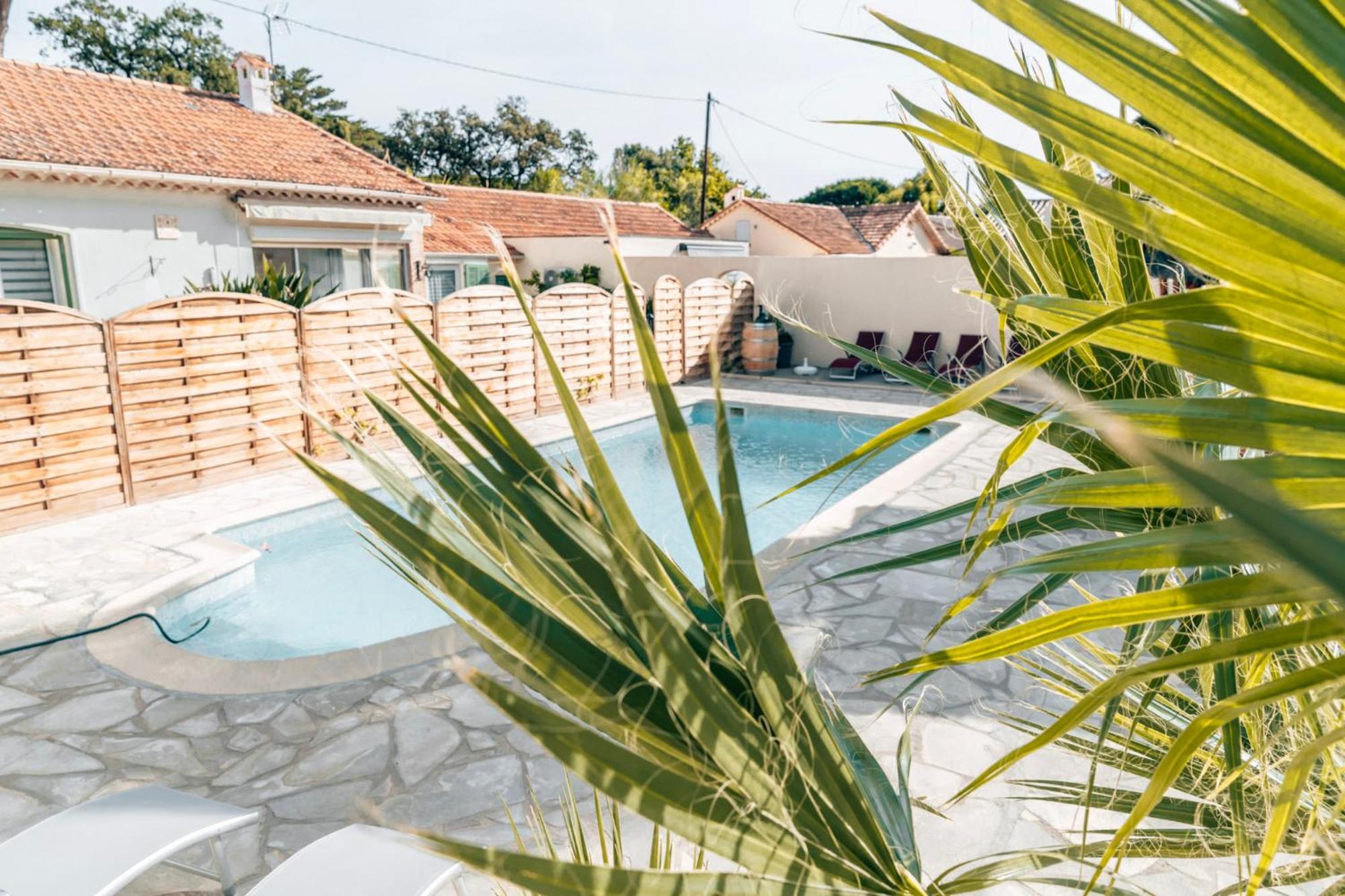Reve D'Azur, 2 Chambres, Maison Julia En Bord De Mer A La Nartelle, Piscine Partagee, Parking & Terrasse Bbq, Wifi Et Draps Inclus Plage A Pied Sainte-Maxime Bagian luar foto